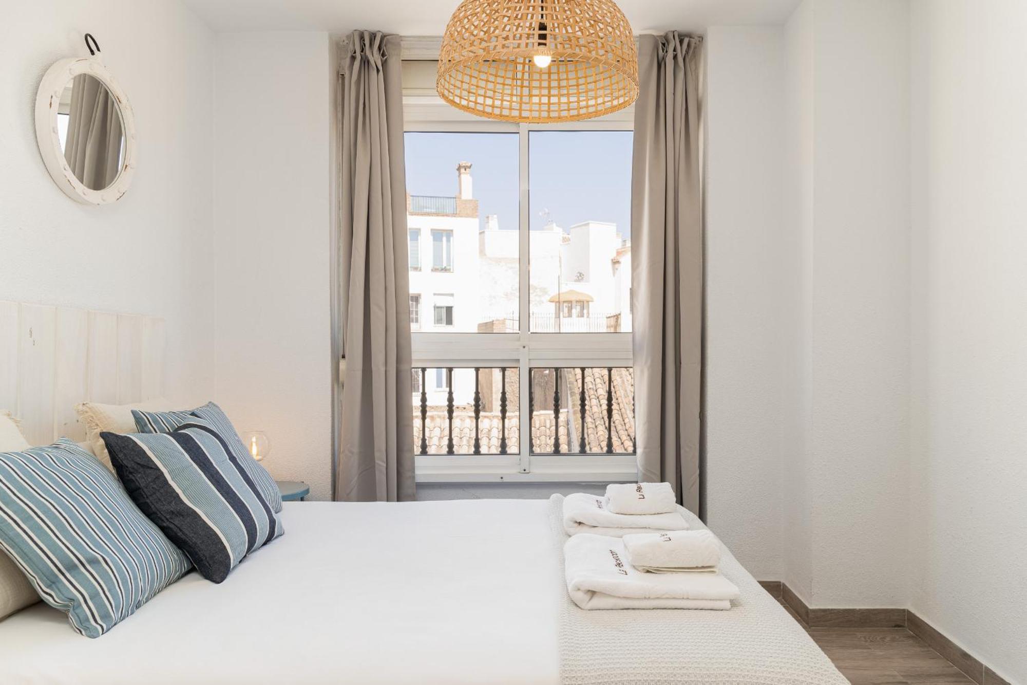 Апартаменты C103 - Sunny Terrace, Old Town Views Малага Экстерьер фото